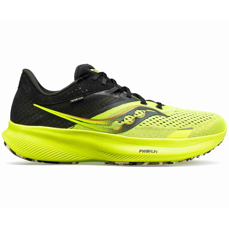 Novi Saucony Ride 16 je ključ do dobrega teka, ne glede na vaš tempo. Prednost daje udobju, saj je bolj blažen na najbolj izpostavljenih mestih, podporo pa daje tam, kjer jo potrebujete.