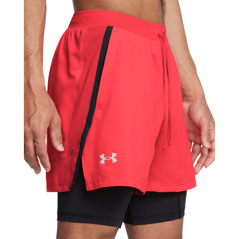 Moške športne kratke hlače Under Armour Launch 5 2-in-1 Shorts so zasnovane za aktivne moške, ki iščejo udobje in funkcionalnost pri teku in športnih aktivnostih. Te hlače nudijo kombinacijo notranjega kompresijskega sloja in zunanjih hlač.