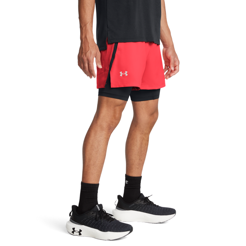 Moške športne kratke hlače Under Armour Launch 5 2-in-1 Shorts so zasnovane za aktivne moške, ki iščejo udobje in funkcionalnost pri teku in športnih aktivnostih. Te hlače nudijo kombinacijo notranjega kompresijskega sloja in zunanjih hlač.