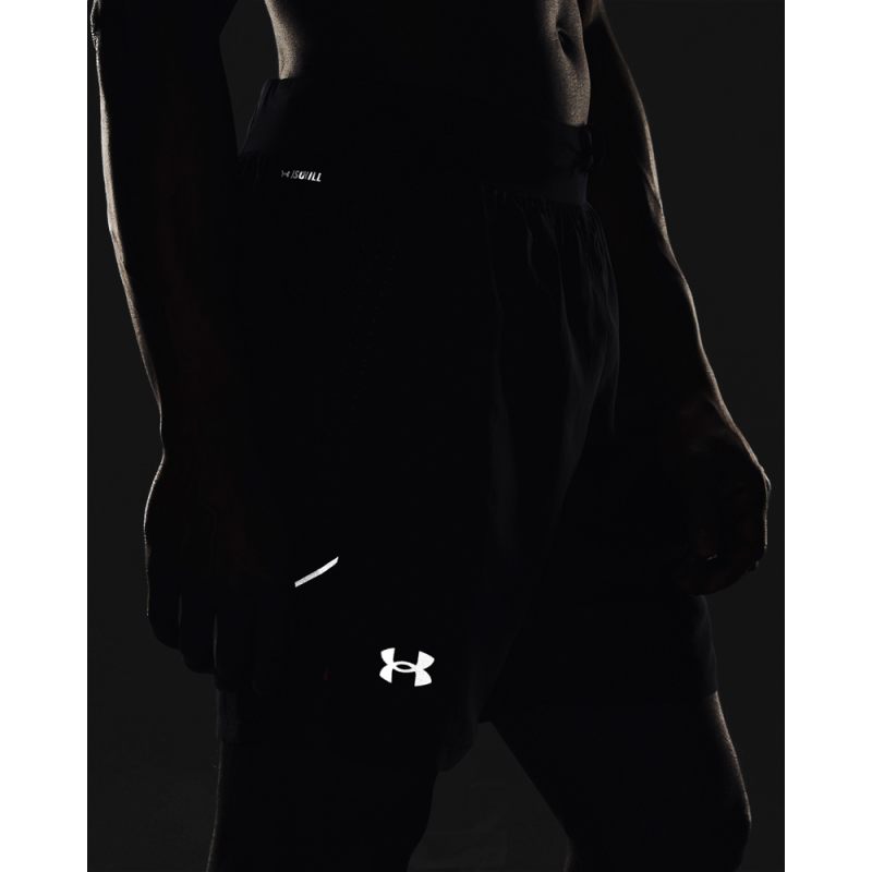 Moške športne kratke hlače Under Armour Launch Elite 2-in-1 7 so zasnovane za aktivne moške, ki iščejo udobje in podporo med tekaškimi in drugimi športnimi aktivnostmi. Te hlače združujejo notranje kompresijske hlače z zunanjim slojem.
