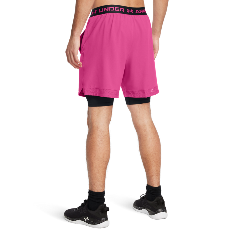 Moške športne kratke hlače Under Armour Vanish Woven 2-in-1 STS 1373764-686 so zasnovane za dinamične moške, ki iščejo udobje in praktičnost med športnimi aktivnostmi. Te hlače združujejo zunanje hlače in notranje kompresijske hlače