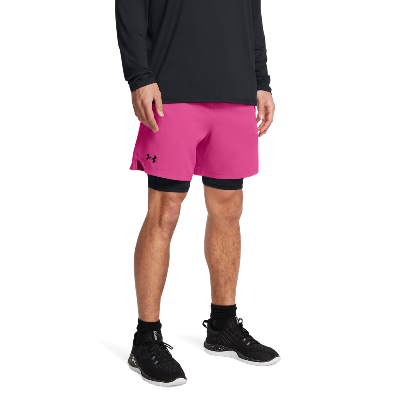 Moške športne kratke hlače Under Armour Vanish Woven 2-in-1 STS 1373764-686 so zasnovane za dinamične moške, ki iščejo udobje in praktičnost med športnimi aktivnostmi. Te hlače združujejo zunanje hlače in notranje kompresijske hlače