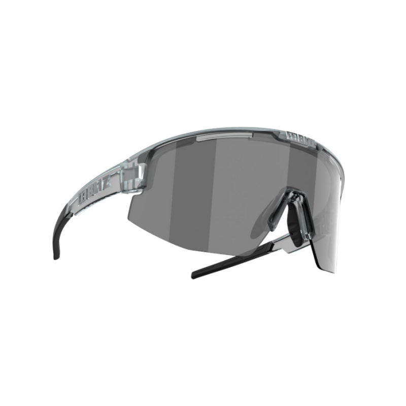 
Sončna očala BLIZ ACTIVE MATRIX TRANSPARENT DARK GREY so odlična izbira za športne in aktivne posameznike, ki iščejo kombinacijo stila, zaščite in udobja. Ta model ponuja sodoben dizajn z transparentno temno sivo barvo
