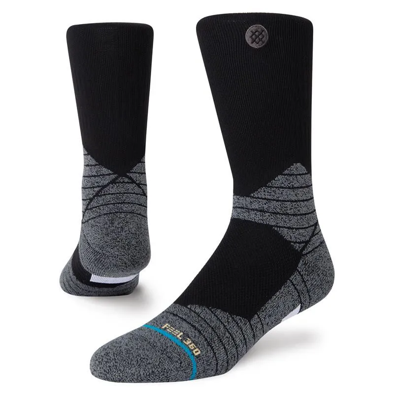 Črne športne nogavice Stance ICON SPORT CREW BLACK M z srednjo višino (crew). Nogavice imajo minimalističen dizajn v črni barvi z diskretnim logotipom Stance. Namenjene so športnim aktivnostim in vsakodnevni uporabi, z udobnim prileganjem ter blaženjem stopala.