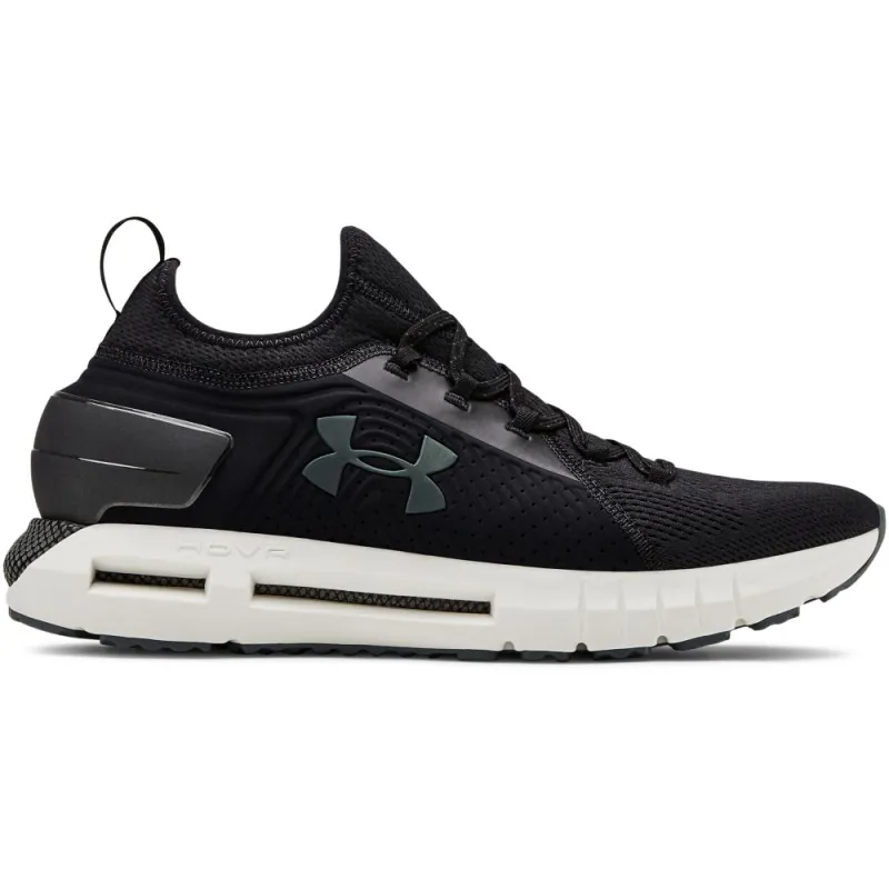 Moške superge UNDER ARMOUR HOVR PHANTOM SE so izjemno udobne. Udobje prihaja iz anatomsko oblikovane notranjosti, pletenega zgornjega dela pri gležnju in ostalega pletenega materiala, ki vašo nogo izjemno dobro oprime. 