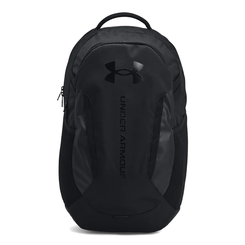 Odkrijte Under Armour Hustle 6.0 nahrbtnik, idealen za aktivne posameznike. Opremljen s tehnologijo UA Storm, ta nahrbtnik odbija vodo in nudi zaščito. Ima mehak predel za prenosni računalnik, varen žep z zadrgo in stranski žep za bidon.