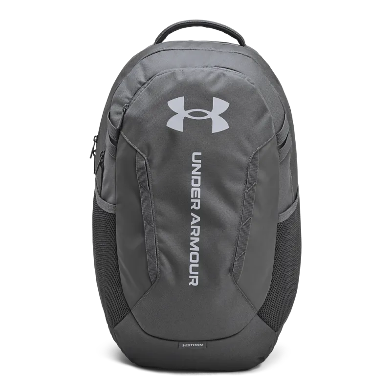 Odkrijte Under Armour Hustle 6.0 nahrbtnik, idealen za aktivne posameznike. Opremljen s tehnologijo UA Storm, ta nahrbtnik odbija vodo in nudi zaščito. Ima mehak predel za prenosni računalnik, varen žep z zadrgo in stranski žep za bidon.