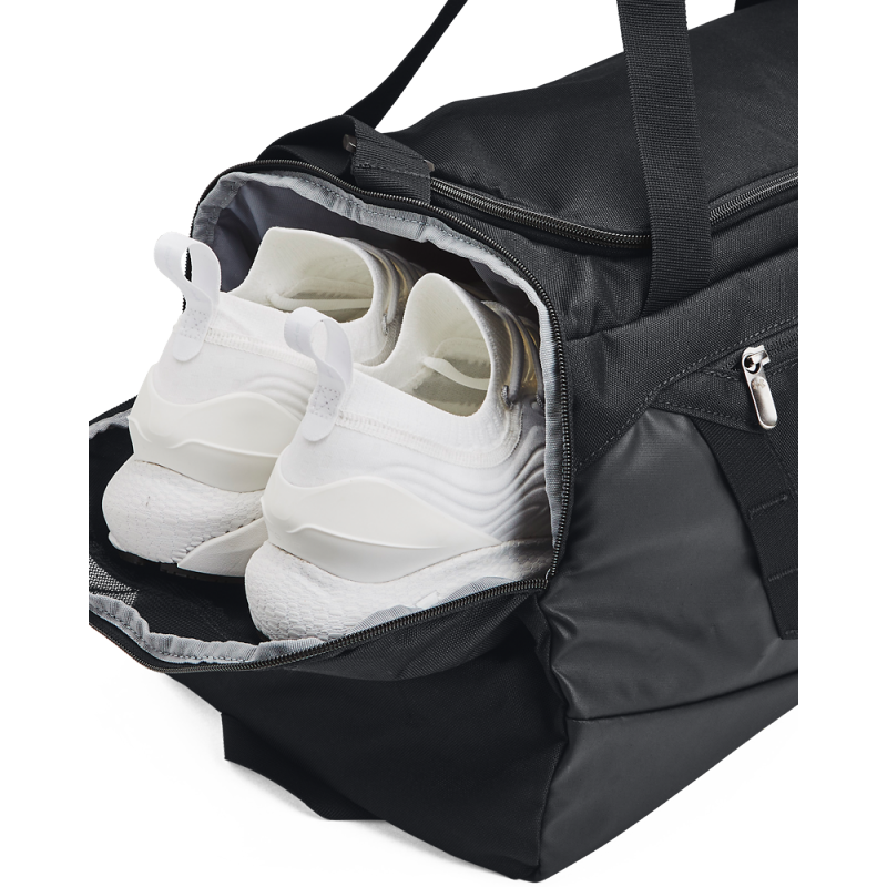 Odkrijte Under Armour Undeniable 5.0 Medium Duffle Bag, idealno športno torbo za aktivne posameznike. Z vodoodbojno zaščito in prostornino 58 litrov, nudi trajnost in funkcionalnost. Številni žepi za enostavno organizacijo in oblazinjen ramenski trak.