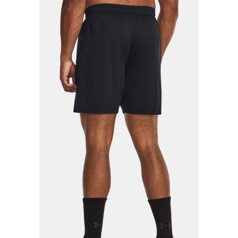 Moške kratke hlače UNDER ARMOUR MS CH. KNIT 1379507-001 v črni barvi - izdelane iz lahke pletenine, ki se hitro suši in učinkovito odvaja znoj. Mrežasti stranski deli zagotavljajo dodatno zračnost, medtem ko obložen elastičen pas z notranjo vrvico.
