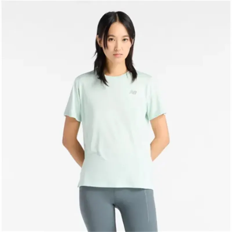 Ženska športna majica New Balance Sports Essentials T-Shirt, lahka in zračna majica s kratkimi rokavi za trening, fitnes in vsakodnevno udobje.