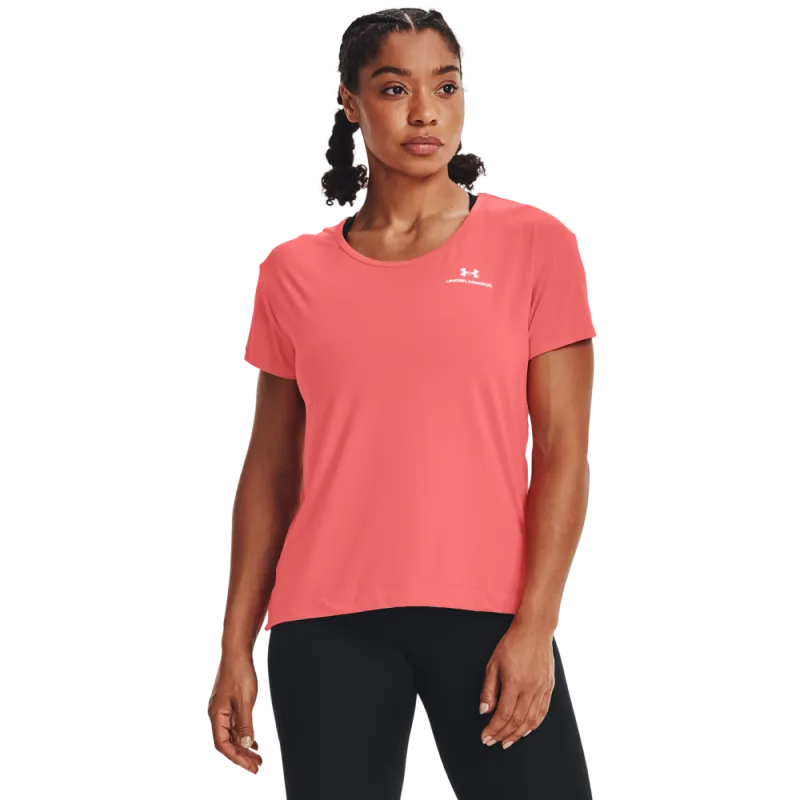 Ženska sportska majica UA RUSH ENERGY CORE SS brenda Under Armour idealan je izbor za aktivne žene koje cijene udobnost i funkcionalnost tijekom sportskih aktivnosti.