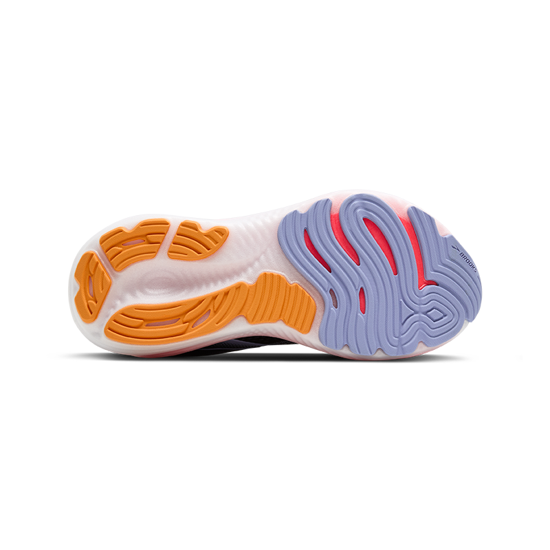 Prenovljeni model Glycerin ponuja DNA Tuned, našo novo blaženje, obogateno z dušikom v srednjem podplatu, ki zagotavlja mehke pristanke in odzivne odrivne korake pri vsakem koraku.