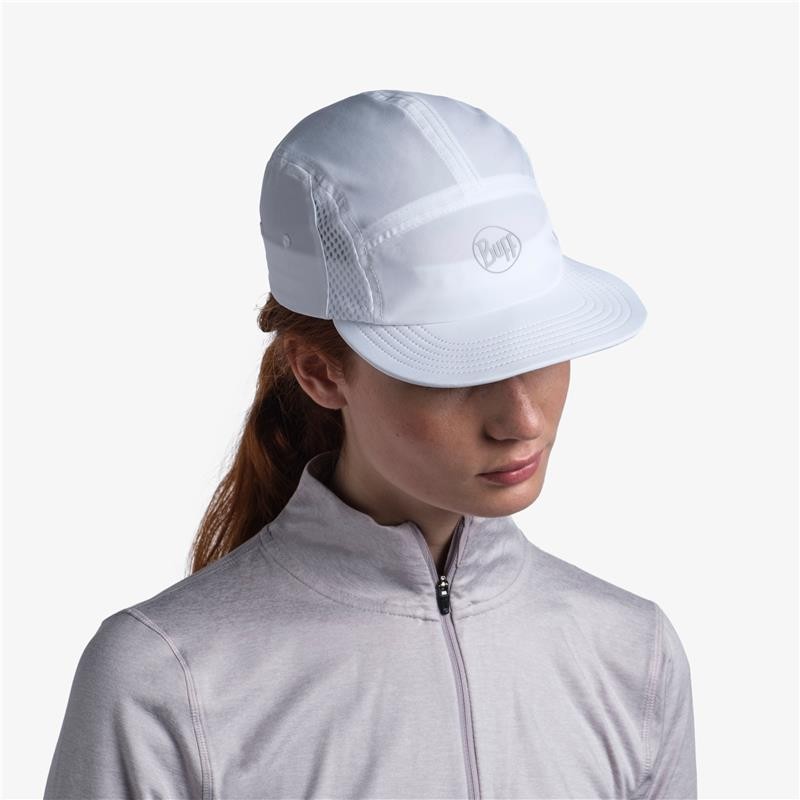 Športna kapa BUFF® 5 panel je zračna kapa, ki se hitro suši. Udobna, mehka iz elastičnega tehničnega materiala, nudi dobro prileganje in zaščito pred sončnimi žarki najmanj UPF50. Primerna je za vse športne aktivnosti na prostem.