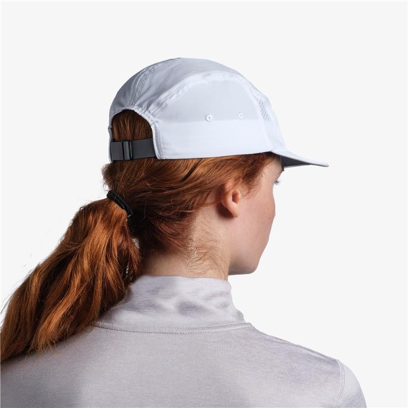 Športna kapa BUFF® 5 panel je zračna kapa, ki se hitro suši. Udobna, mehka iz elastičnega tehničnega materiala, nudi dobro prileganje in zaščito pred sončnimi žarki najmanj UPF50. Primerna je za vse športne aktivnosti na prostem.
