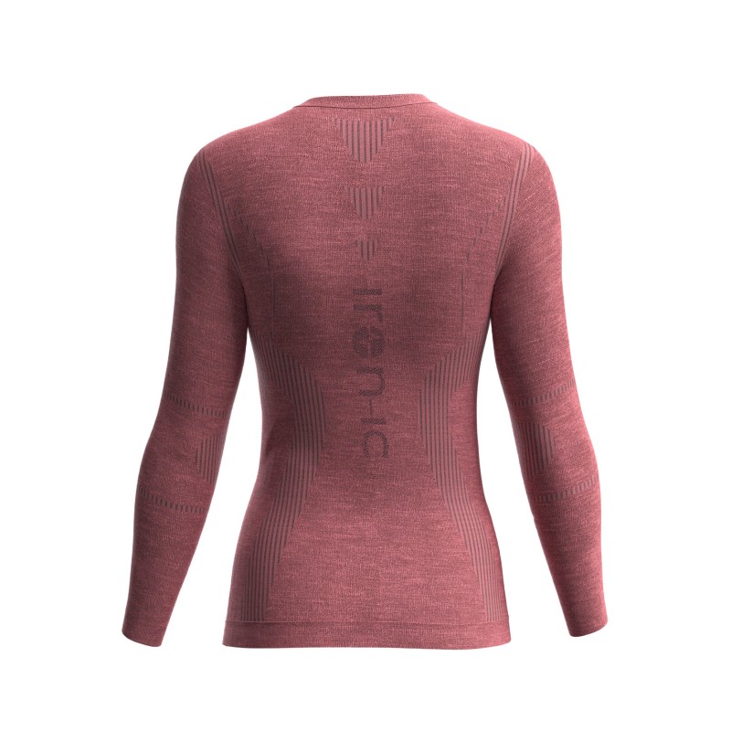 Ženska smučarska spodnja majica IRON-IC T-SHIRT IRN MERINO PPLB T 7.1 je visokokakovosten kos oblačila, zasnovan za aktivnosti na snegu in v zimskih razmerah. Izdelano je iz lahke, prožne tkanine Exyra Light, ki zagotavlja izjemno dihanje in udobje.