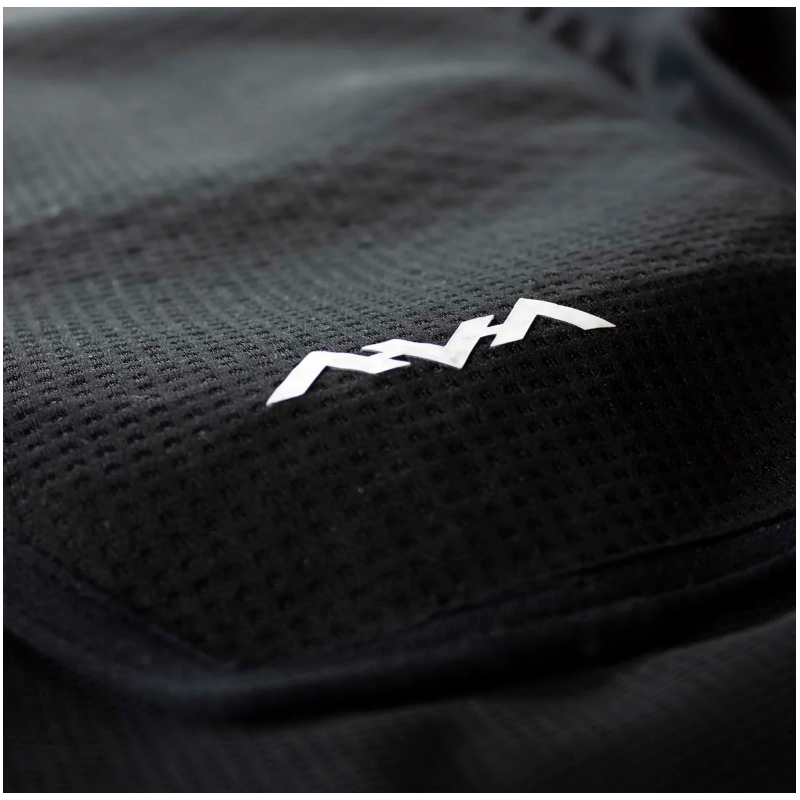 Ženska zaščita za hrbet FLAXTA BEHOLD združuje varnost, udobje in fleksibilnost. Zračna, lahka in certificirana po EN 1621-2. Idealna za smučanje in deskanje.