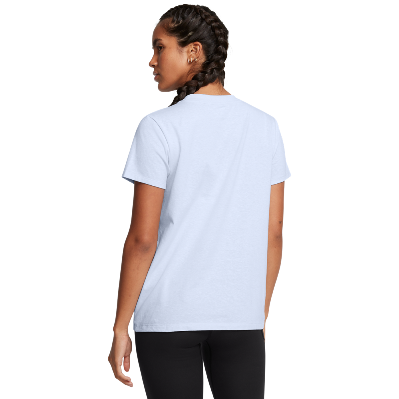 
Ženska športna majica Under Armour Rival Core SS je odlična izbira za aktivne ženske, ki iščejo udobje in funkcionalnost. Izdelana iz mehkega in trpežnega materiala, ta majica zagotavlja izvrstno prileganje.